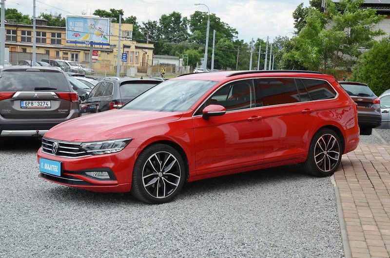 Volkswagen Passat (2021) 2.0 TDi DSG / 77.300km / 1.MAJ - fotka 3 z 42