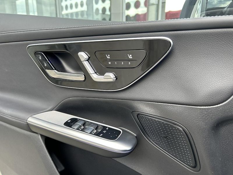 Mercedes-Benz GLC 200d 4MATIC kupé AMG - fotka 17 z 28