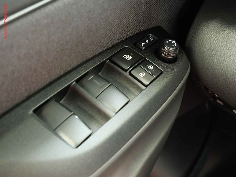 Toyota Yaris Cross (2023) 1.5e-CVT, 1.maj,ČR, AT, LED - fotka 14 z 23