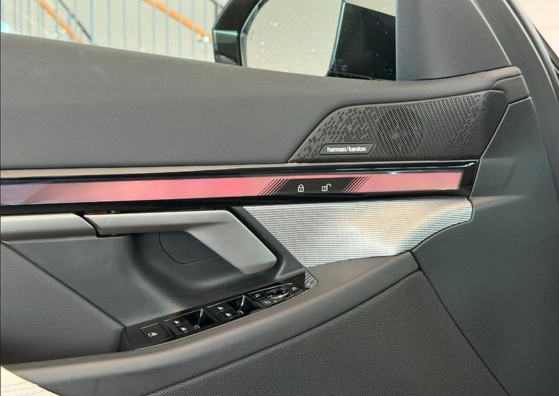 BMW i5 eDrive40 Touring M Kam Tažné - fotka 8 z 23