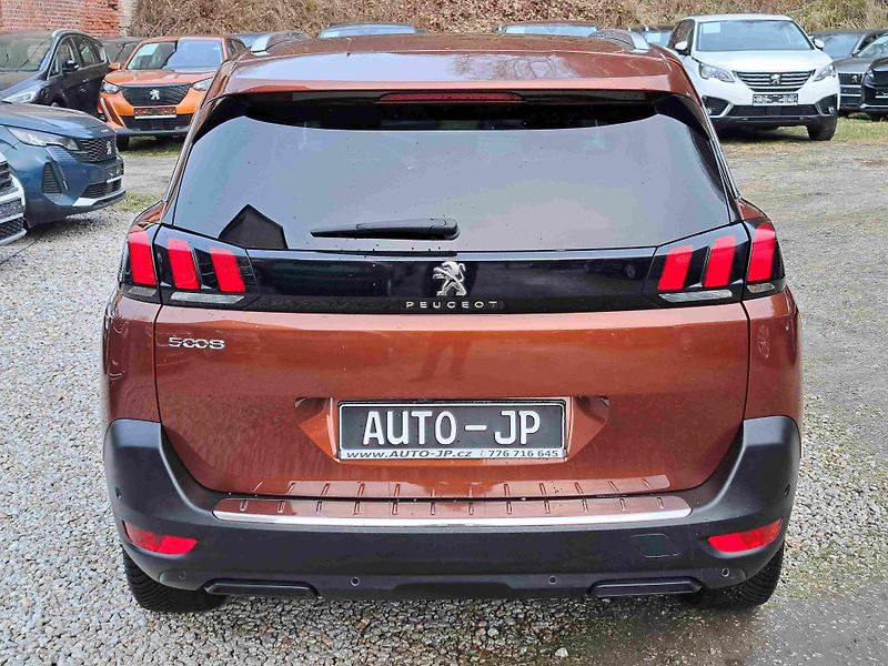 Peugeot 5008 (2023) 1,5 HDI  EAT8 ALLURE  LED NAVI - fotka 4 z 21