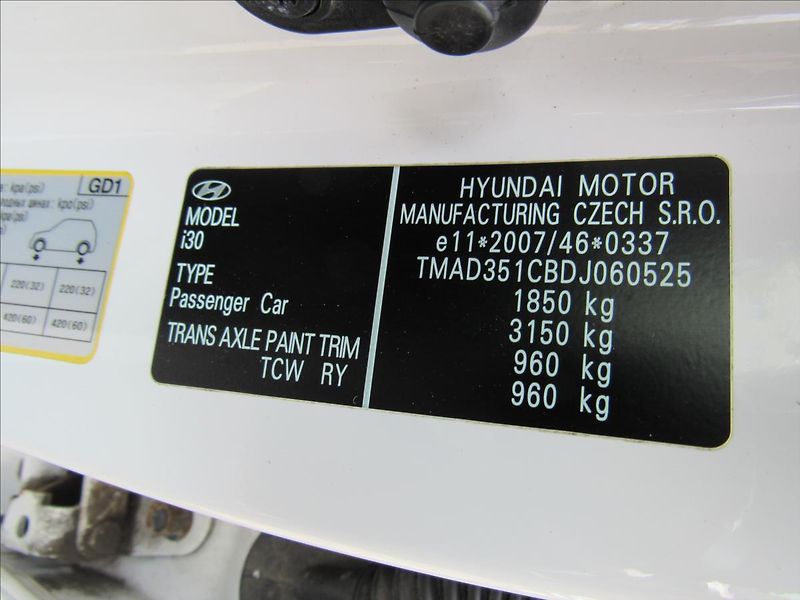 Hyundai i30 1,6 GDI 99kW Automat - fotka 29 z 32