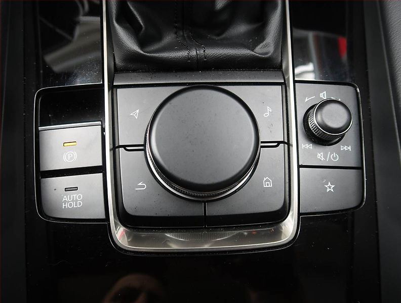 Mazda 3 (2026) Selection e-Skyactiv G140 - fotka 19 z 21