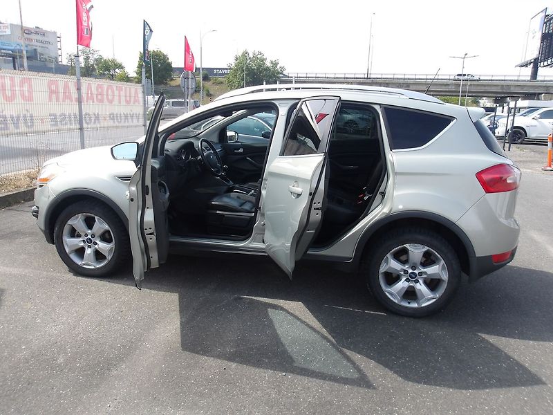Ford Kuga 2,0TDCi 100 kW ! TITANIUM ! - fotka 11 z 29