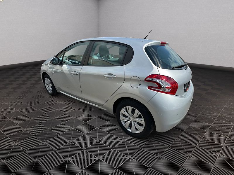 Peugeot 208 (2014) 1.2i 60kw - fotka 3 z 23