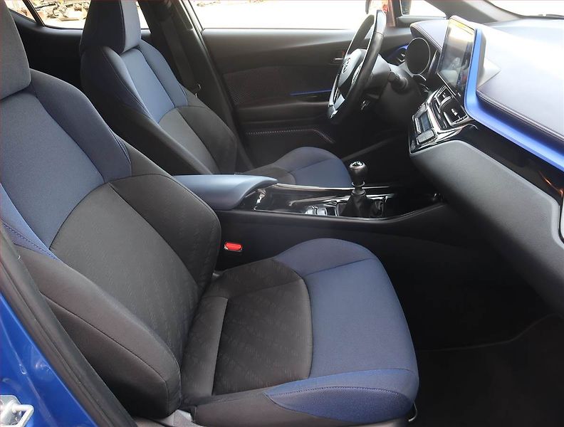 Toyota C-HR (2017) 1.2 Turbo, Serv.kniha - fotka 9 z 24