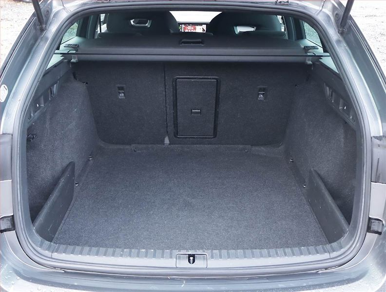 Škoda Octavia (2022) Ambition 1.0 TSI, Serv.kniha - fotka 14 z 21