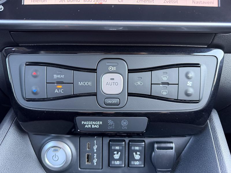 Nissan Leaf 110kW Tepelko 15'000km 1.Maj - fotka 17 z 29