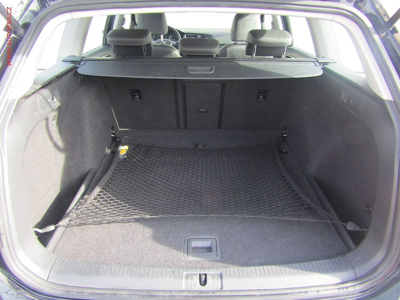 Volkswagen Golf (2015) 1.6TDi, ČR, DSG, park.asist - fotka 4 z 20