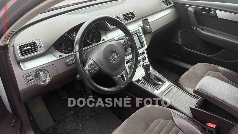 Volkswagen Passat (2013) 2.0TDi, ČR, Bixen, kůže, TZ - fotka 3 z 3