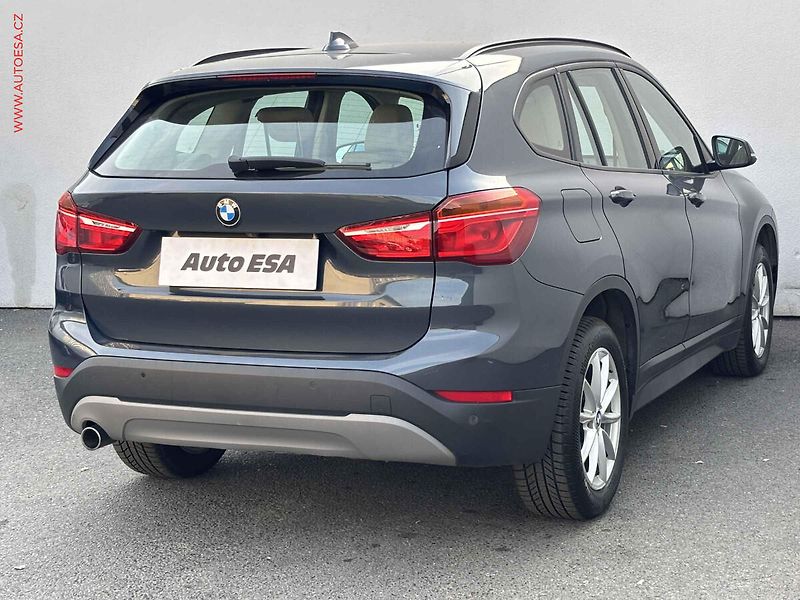 BMW X1 (2018) 1.5d SDrive16d, Navi, kamera - fotka 4 z 19