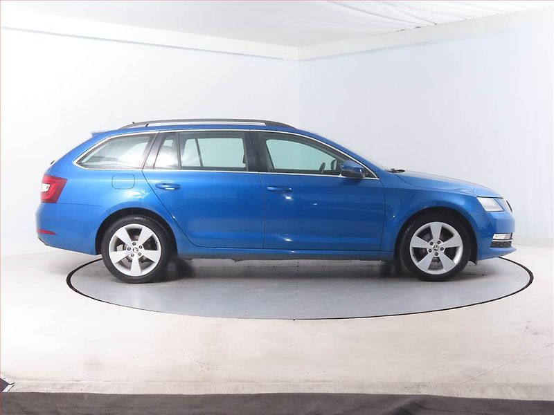 Škoda Octavia (2017) 1.6 TDI, Navi, Tempomat - fotka 6 z 16