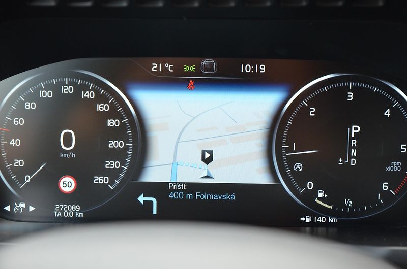 Volvo XC90 (2016) D5 // REZERVOVÁNO // - fotka 29 z 47
