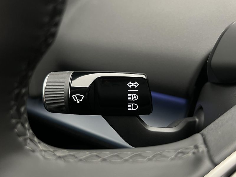 Volvo EX30 CC P5 RWD LONG RANGE PLUS - fotka 22 z 47