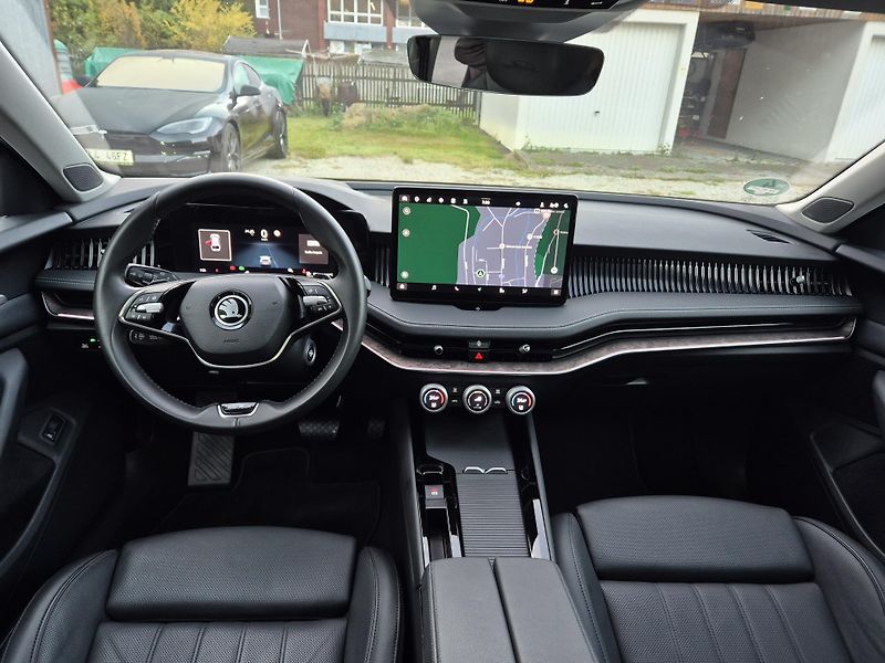 Škoda Superb ZAMLUVENO ! 110kw DSG L&K 18A - fotka 10 z 52