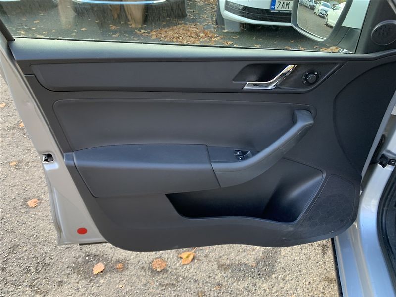 Škoda Rapid 1,2 TSI 77KW ČR,1.MAJITEL - fotka 14 z 17