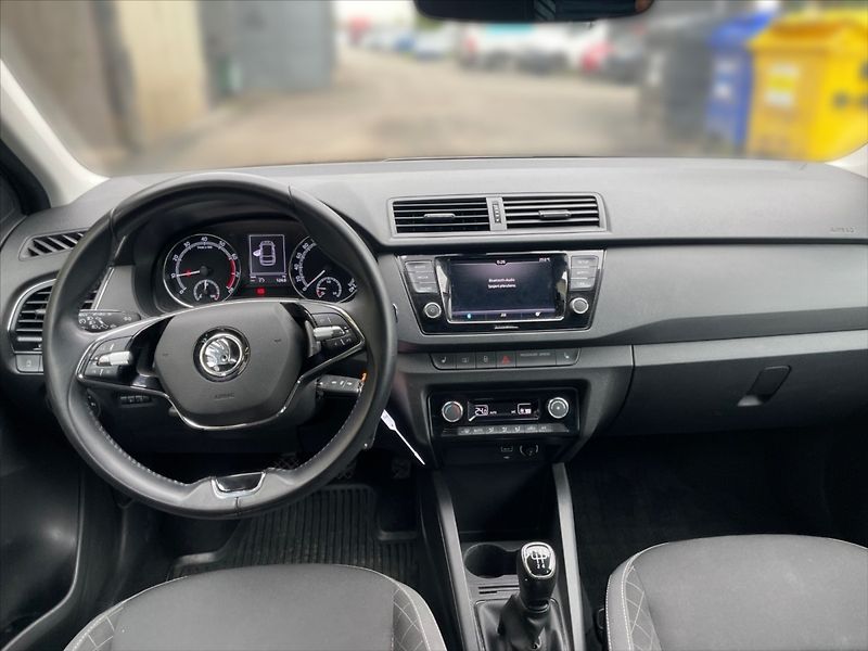Škoda Fabia 1,0 TSI 70 Ambition - fotka 9 z 11