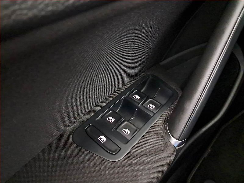 Volkswagen Golf (2018) 1.0 TSI, Serv.kniha, Kůže - fotka 16 z 16