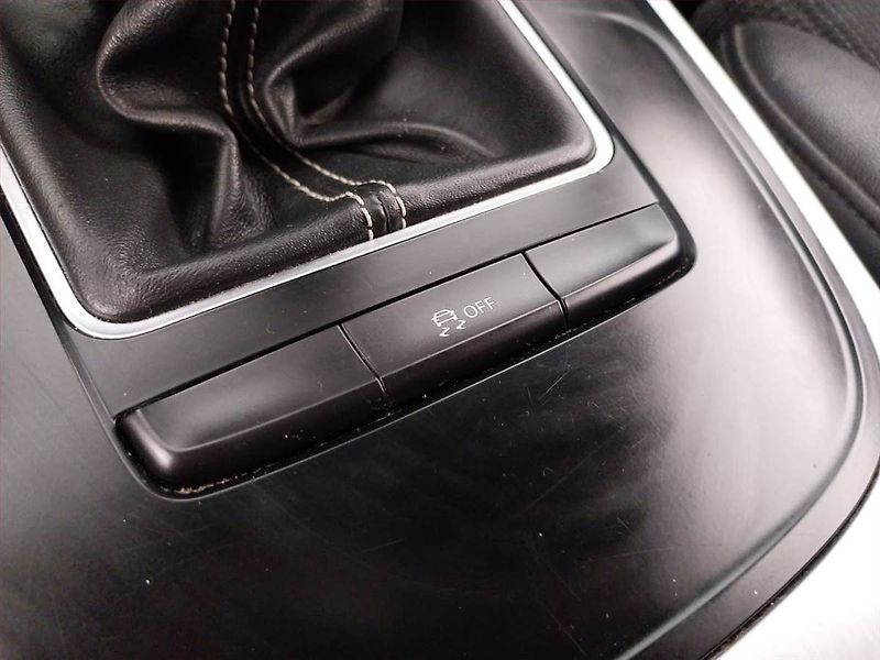 Audi A4 (2010) 2.0 TDI, Serv.kniha, Xenony - fotka 20 z 21