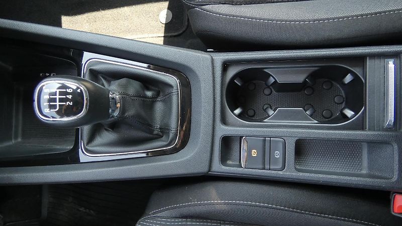 Škoda Octavia Combi 2,0 TDI Ambition - fotka 18 z 23