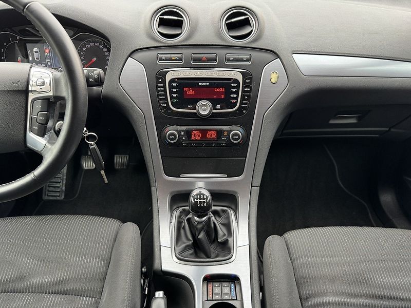Ford Mondeo (2013) 1.6i EcoBoost Titanium Xenony - fotka 9 z 50