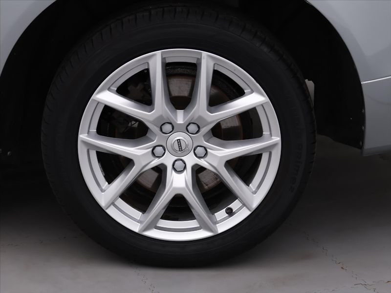 Volvo XC60 2,0 D4 140kW AWD Auto - fotka 22 z 29