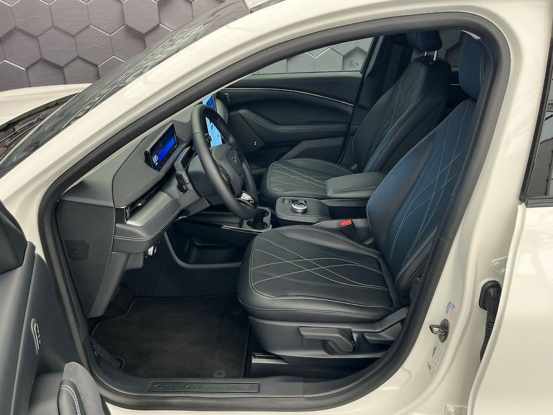 Ford Mustang Mach-E SoH 94,5 %, po servisní prohlí - fotka 30 z 68