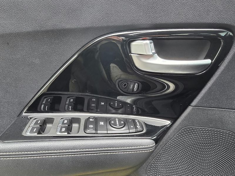 Kia Niro 1.6-HEV-AUTOMAT-NAVI-KAMERA - fotka 23 z 26