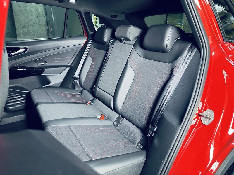 Volkswagen ID.4 (2025) GTX*4M*TAŽNÉ*360*ZÁRUKA*PANO* - fotka 35 z 40