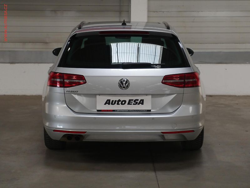 Volkswagen Passat (2015) 2.0TDI 4x4, DSG, navi, bixen - fotka 5 z 21