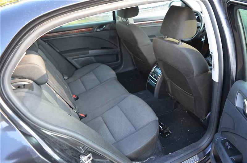 Škoda Superb (2011) 2,0 TDI - fotka 32 z 35