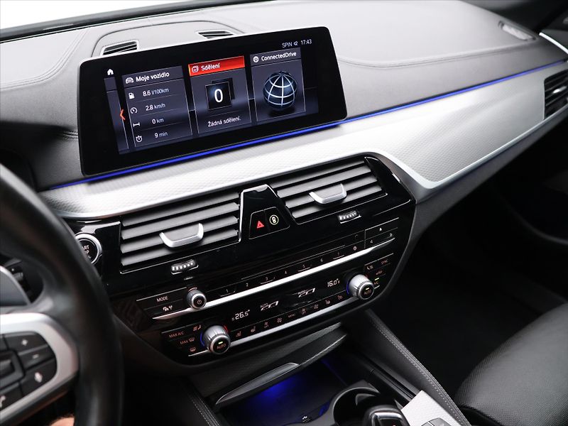 BMW Řada 5 3,0 530d 195kW xDrive CZ - fotka 24 z 37