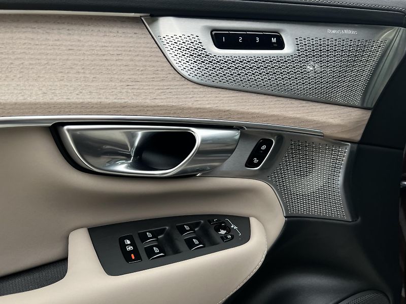 Volvo XC90 T8 AWD RECHARGE ULTRA BRIGHT - fotka 55 z 57