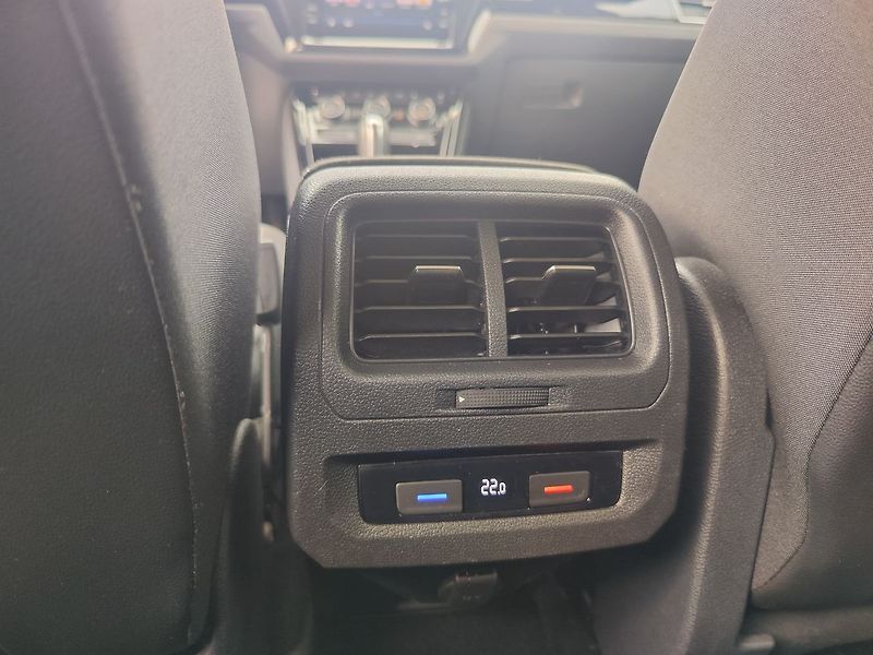 Volkswagen Touran 2.0 TDI/110kW Comfortline - fotka 14 z 32