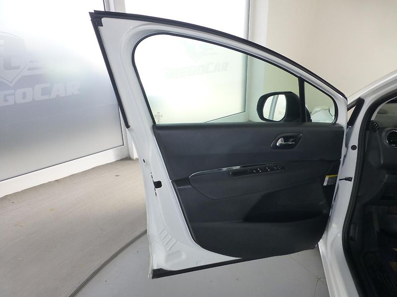 Peugeot 5008 (2014) 1,6HDI*NAVIGACE.*PARKS**NEW - fotka 10 z 31