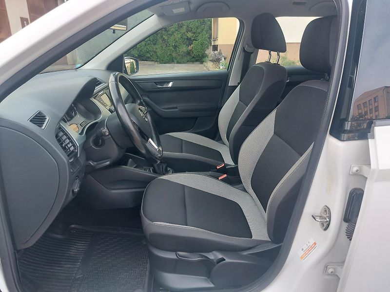 Škoda Fabia (2018) 1,4 TDi 66kw Ambition ČR 1.maj - fotka 10 z 19