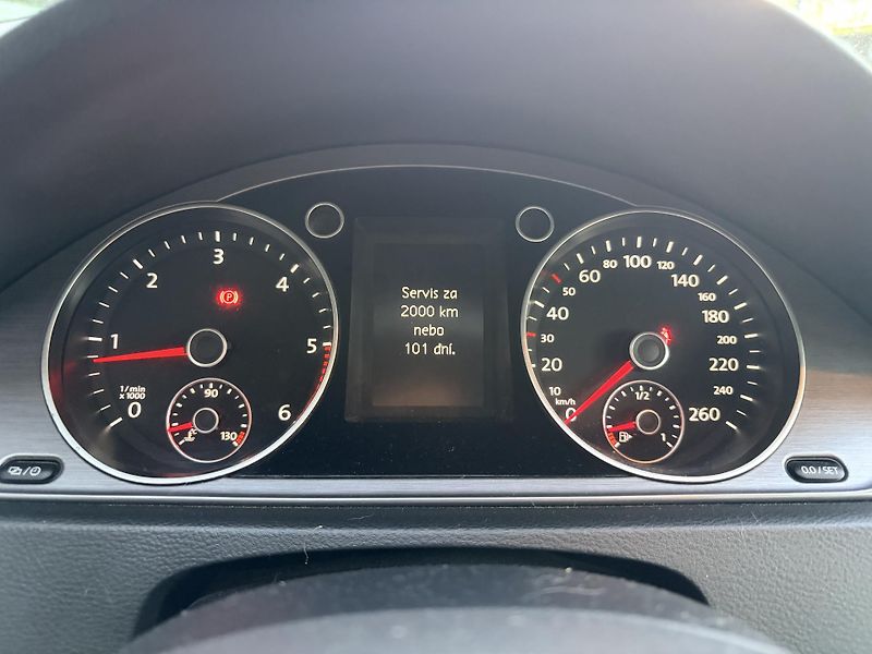 Volkswagen Passat 1.6TDI 77KW - fotka 25 z 36