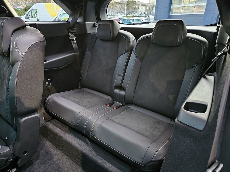Peugeot 5008 (2026) GT Hybrid 145 e-DCS6 - fotka 17 z 17