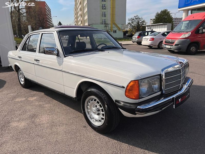 Mercedes-Benz 123 230E - fotka 4 z 23