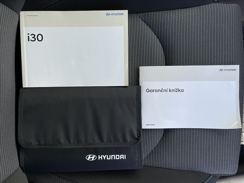 Hyundai i30 1,5 T-GDI Combi Comfort PDC - fotka 18 z 23