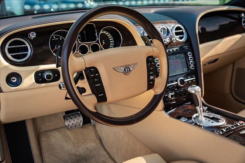Bentley Continental GTC 6,0 W12 Mulliner 1.ČR DPH - fotka 25 z 32