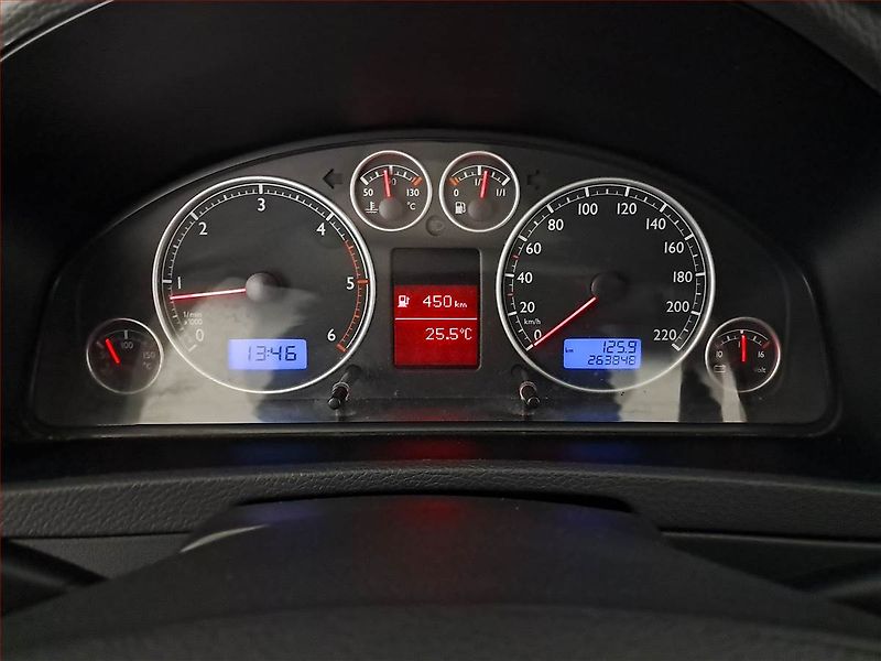 Volkswagen Multivan (2009) Highline 2.5 TDI 4Motion, 1Maj - fotka 11 z 15