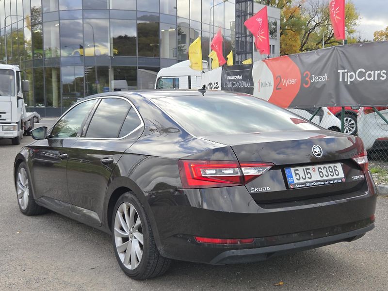 Škoda Superb 2,0TDi lze na splátky VŠEM! - fotka 6 z 11