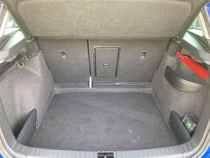 Škoda Karoq (2023) 2.0 TDI Ambition - fotka 29 z 34
