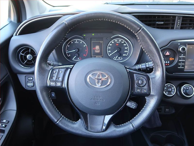 Toyota Yaris (2017) 1.5 Dual VVT-i, Serv.kniha - fotka 17 z 17