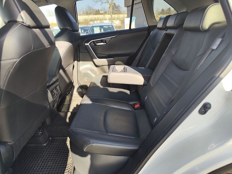 Toyota RAV4 2.5 HEV/163kW Executive e-CVT - fotka 14 z 35