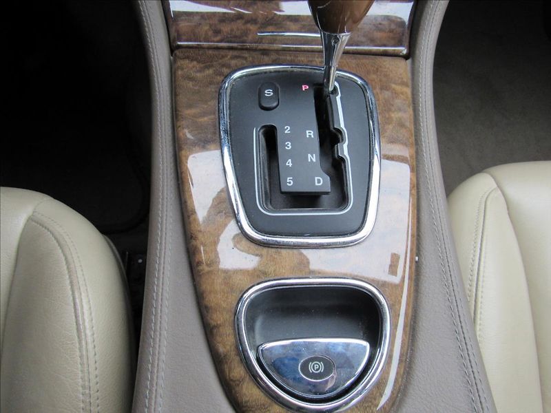 Jaguar S-Type 3,0 i Exclusive 175 KW - fotka 18 z 28