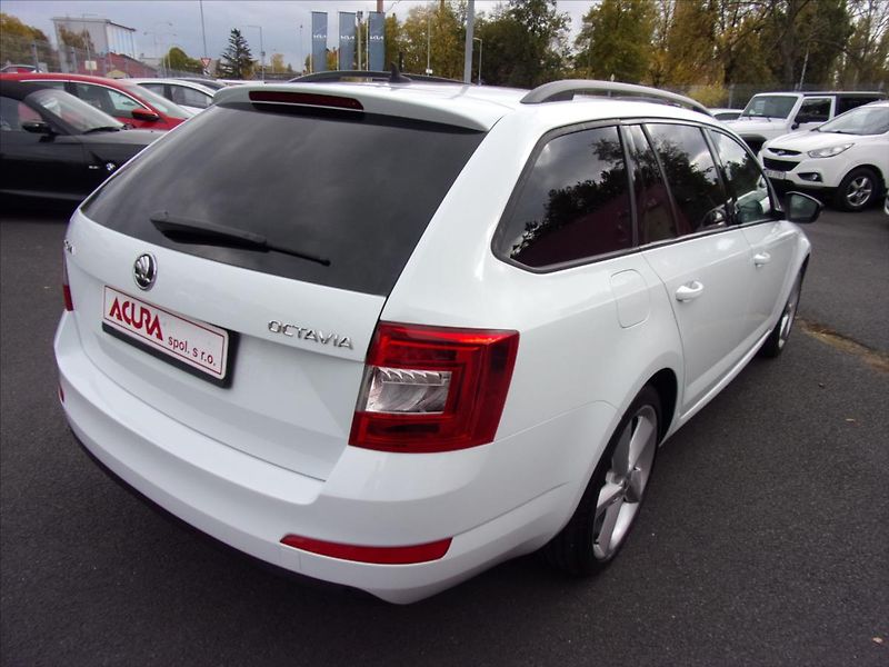 Škoda Octavia 2,0 TDI Style 110kW  Combi - fotka 3 z 26