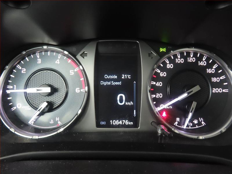 Toyota Hilux (2021) 2.4 D-4D - fotka 11 z 15