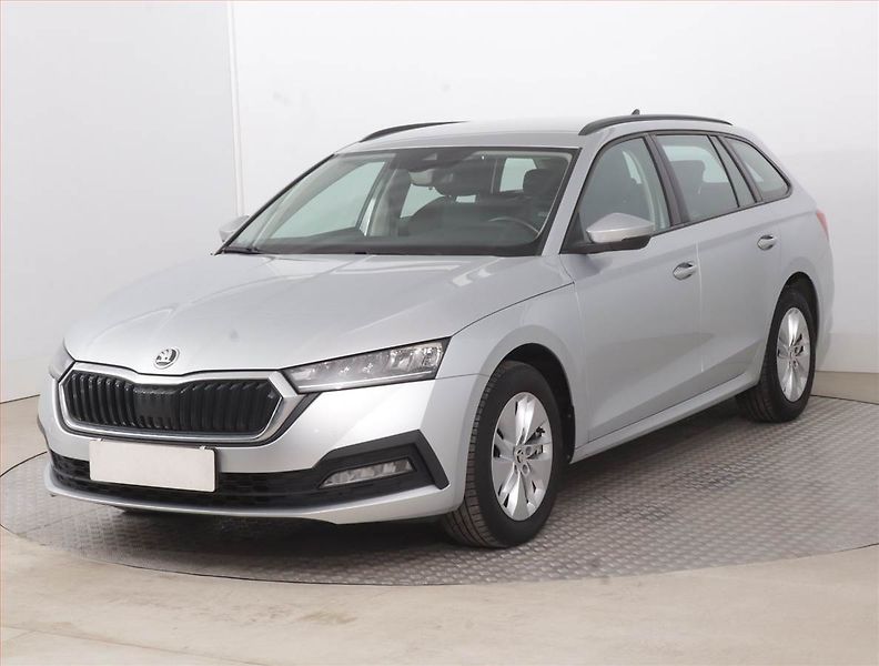Škoda Octavia (2023) Ambition 2.0 TDI, ČR,1.maj - fotka 2 z 15
